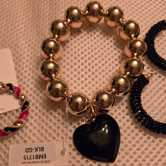 3 piece set-large gold bead bracelet, 2 pairs of fun earrings, new from Market - Picture 4 of 5